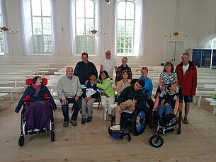 Freizeitgruppe im Kirchensaal von Herrnhut 